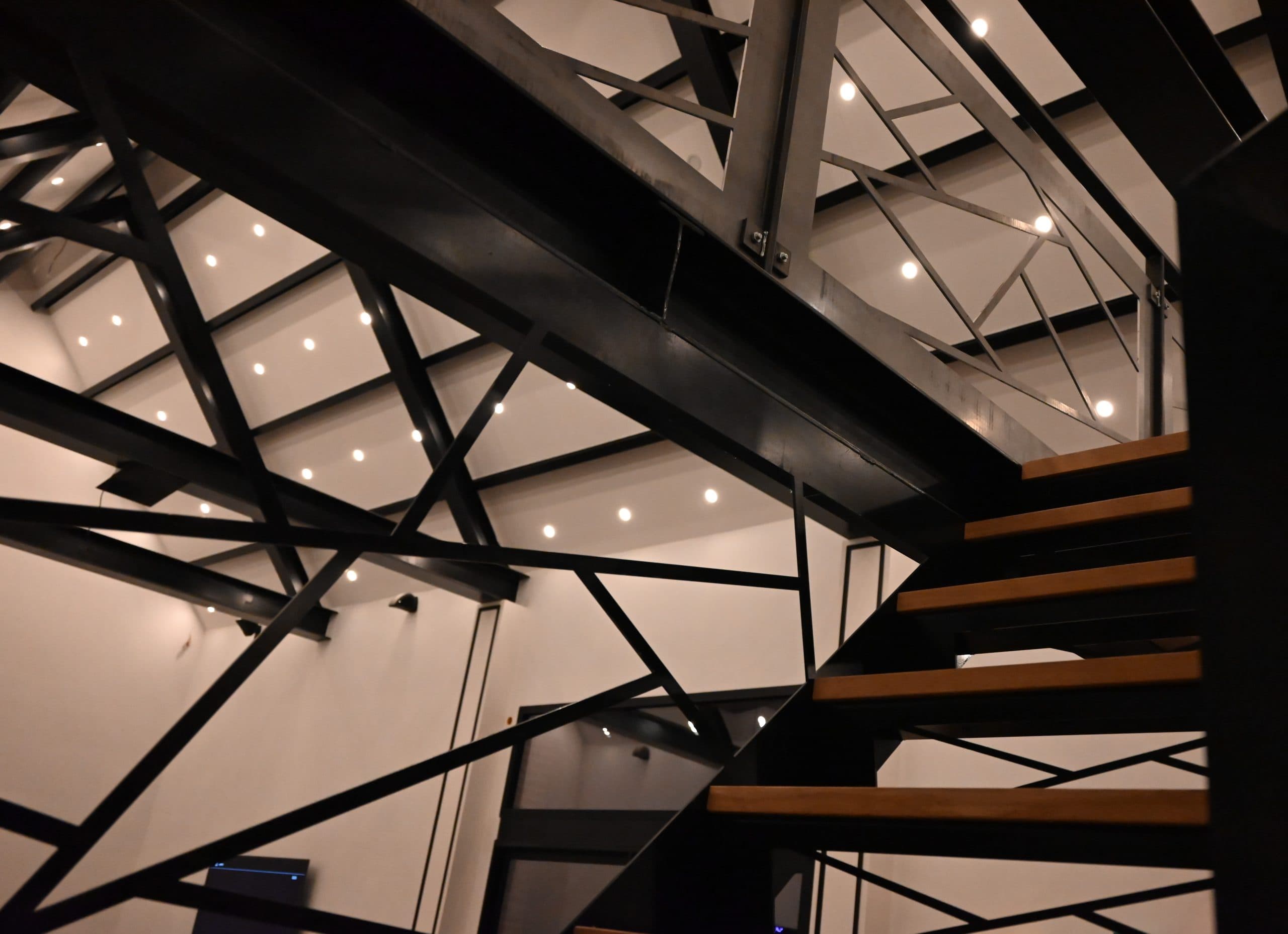 Escalier métal & marches bois